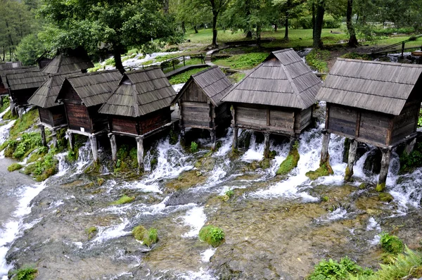 Velhos moinhos de água de madeira, Jajce na Bósnia e Herzegovina — Fotografia de Stock