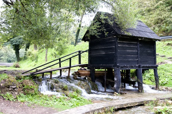 Velhos moinhos de água de madeira, Jajce na Bósnia e Herzegovina — Fotografia de Stock