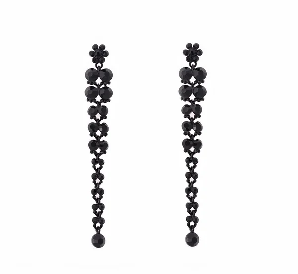 Svarta örhängen med svarta kristaller på en vit bakgrund — Stockfoto