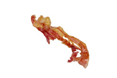 Beyaz arka planda izole edilmiş kızarmış pastırma şeridi..