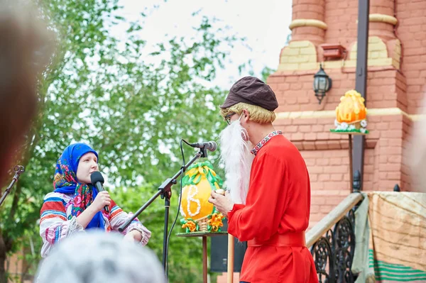 Astrakhan Rússia 2016 Uma Menina Vestido Camponês Russo Jovem Feito — Fotografia de Stock