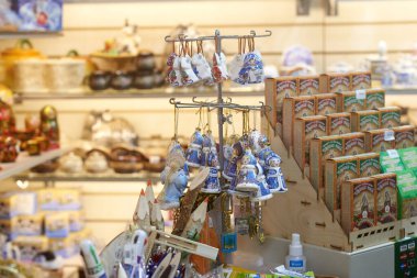 Mavi Kar Kızı şeklinde anahtarlıklar.