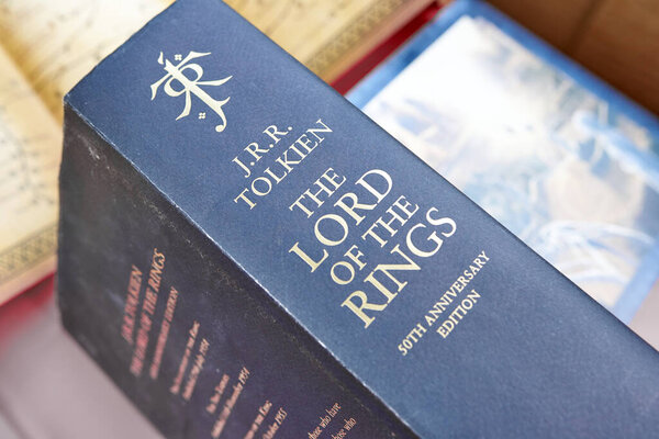 Астрахань, Россия - 06.24.2020: Книга Властелина Колец в черном переплетении с монограммой профессора Ж.Р.Р.Толкина на позвоночнике
