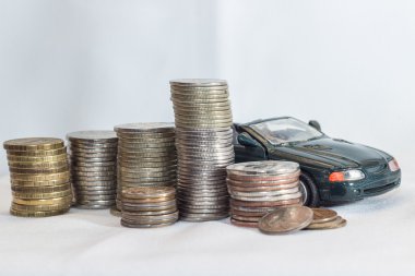 Araba, para, beyaz arka plan. Fırsatları.
