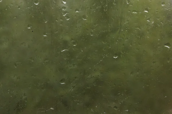 Gotas de lluvia en un vaso sudoroso. Tristeza tristeza tristeza otoño . — Foto de Stock