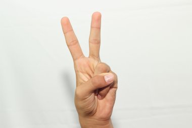 Bir elin parmaklarını gelen işaret. Zafer.