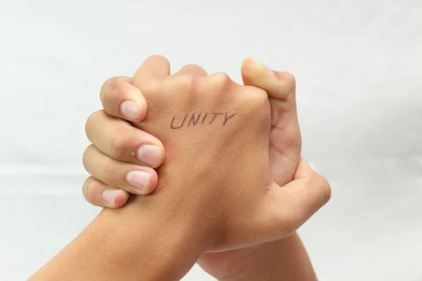 Dos manos en un apretón de manos sobre un fondo blanco. Unidad . —  Fotos de Stock