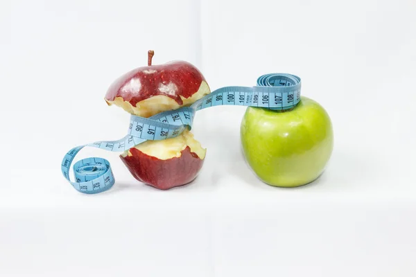 Comparación de medición de regla de Apple . — Foto de Stock