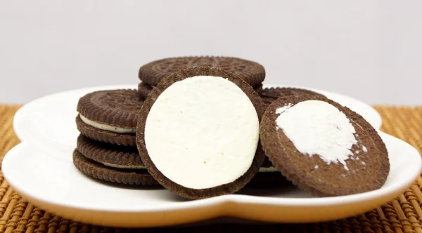 Cookies with cream filling — Stock Photo, Image