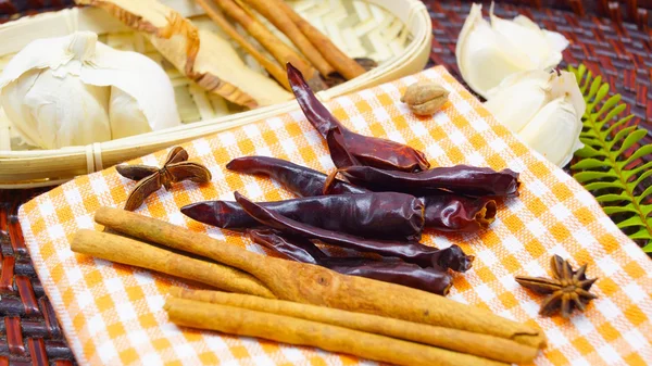 Especias de temporada para hacer comida tailandesa — Foto de Stock