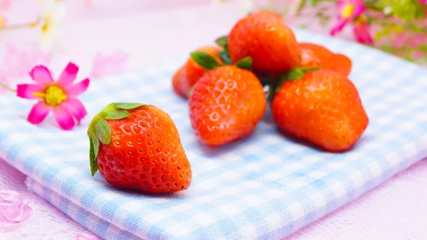 Fresh Japanese strawberries — Stock Photo, Image