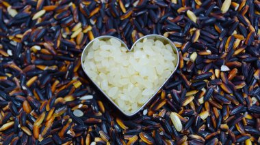 siyah ve beyaz pirinç 