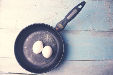 yumurta tava içine