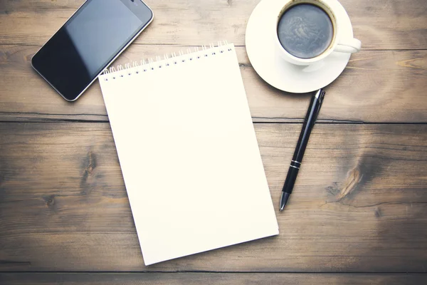 Papieru, długopis, Kawa i telefonu tabela — Zdjęcie stockowe
