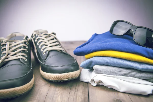 Férfi cipők és a ruházati — Stock Fotó