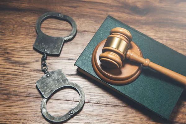 Wooden Judge Book Handcuffs — Stock Photo, Image