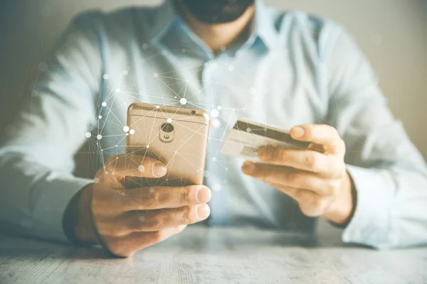 Hombre Mano Tarjeta Crédito Con Teléfono Mesa —  Fotos de Stock