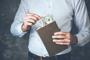 Adam el ele para tutuyor.