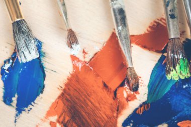 Profesyonel sanat materyalleriyle dolu güzel bir hayat.