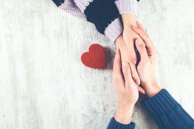 Masada kalbi olan bir çift.