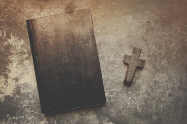 defter üzerinde çapraz