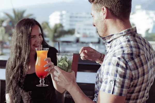 Amigos Felizes Beber Cocktails Adolescentes Moda Celebrando Férias Após Estado — Fotografia de Stock