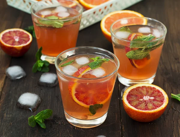 Lemonade with red oranges, refreshing drink — Stock Photo, Image