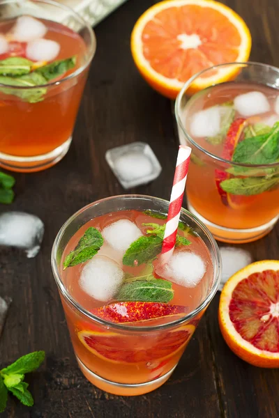 Kırmızı portakal, serinletici içecek limonata - Stok İmaj