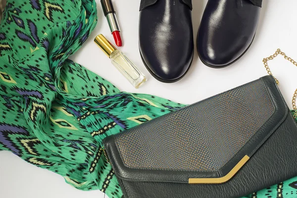 Kadın moda aksesuarları, Ayakkabı, kozmetik ve bijouteri dizi