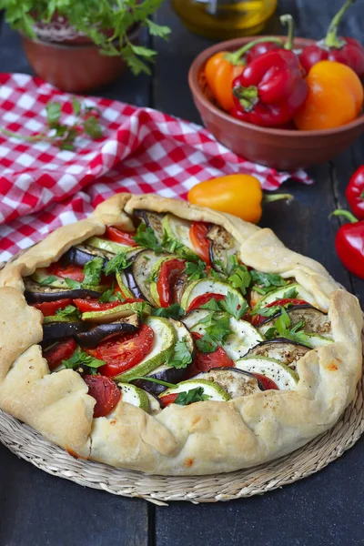 Galata Ratatouille Legume Fundal Întunecat — Fotografie, imagine de stoc