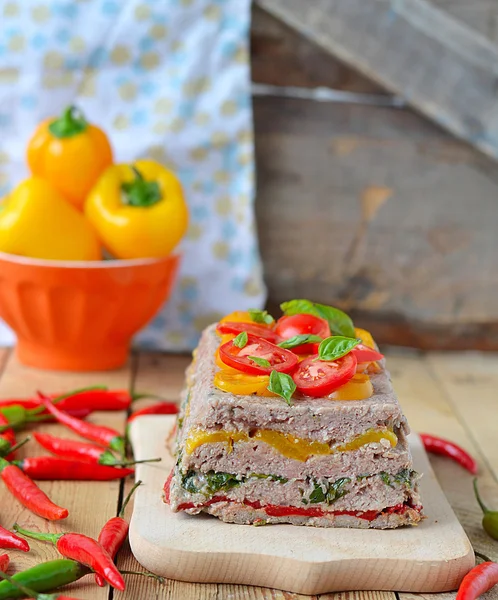 Rolo de carne com legumes — Fotografia de Stock