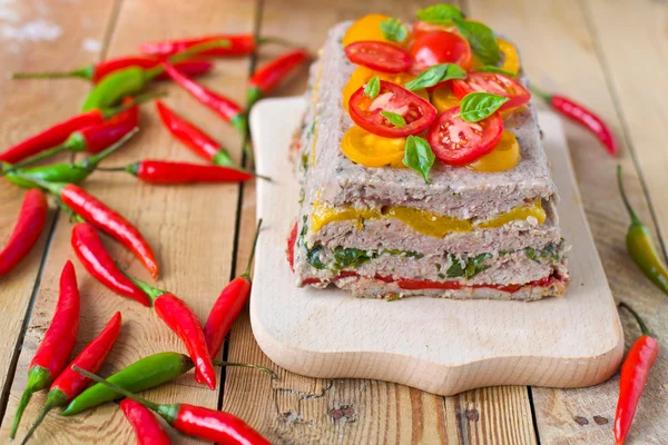 Rolo de carne com legumes — Fotografia de Stock