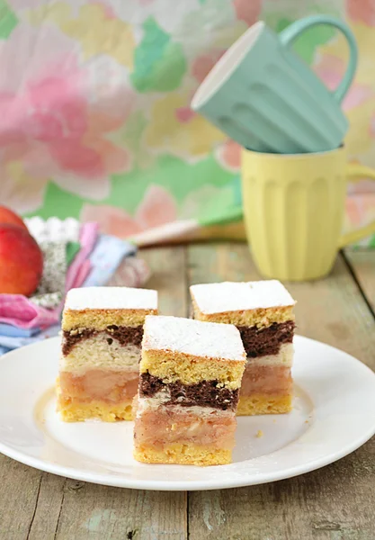 Torta de maçã em biscoito de duas cores — Fotografia de Stock