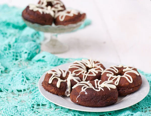 Donuts de chocolate con glaseado blanco — Foto de Stock