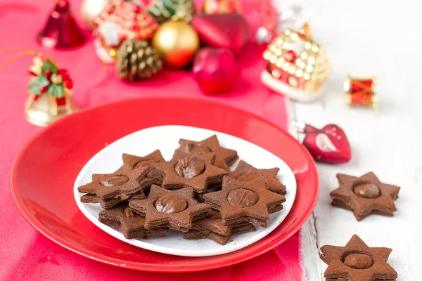 Chocolate-caramel cookies on Christmas background.selective focu — Stock Photo, Image