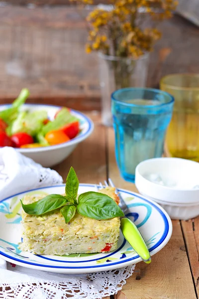 Potato pie with vegetables and cheese. Bulgarian national dish — Stock Photo, Image