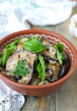 Satsivi - Fıstık soslu patlıcan. Geleneksel Gürcü cuisin