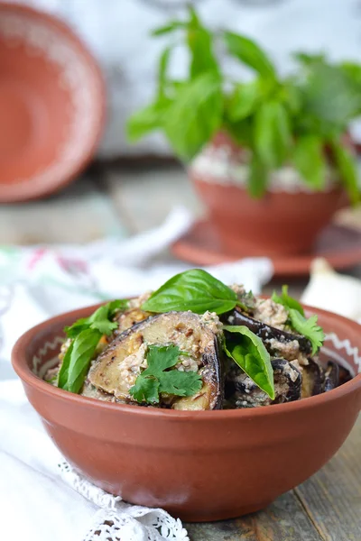 Satsivi - Fıstık soslu patlıcan. Geleneksel Gürcü cuisin — Stok fotoğraf