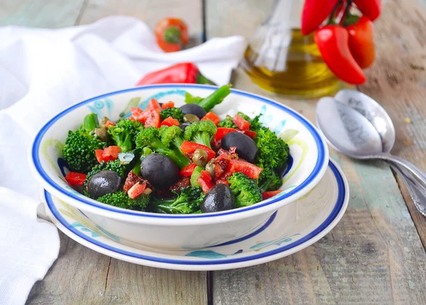 Salata Broccoli "a la Nicoise " — Fotografie, imagine de stoc