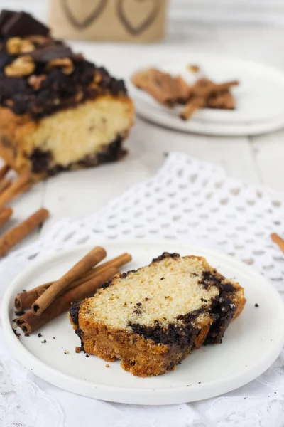 Torta de nuez y chocolate con canela — Foto de Stock