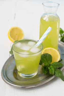 fesleğen limonata - iç ferahlatıcı bir yaz