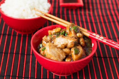 Tavuk Kung Pao - geleneksel Çin yemekleri