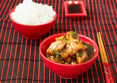 Tavuk Kung Pao - geleneksel Çin yemekleri