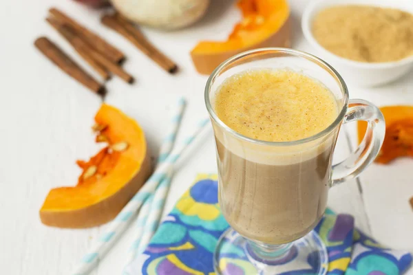 Pumpkin latte - coffee with pumpkin cream and hot drinks. — Stock Photo, Image