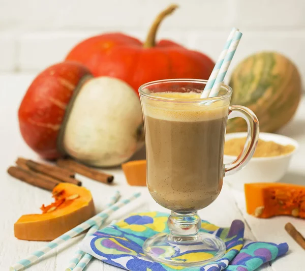 Pumpkin latte - coffee with pumpkin cream and hot drinks. — Stock Photo, Image