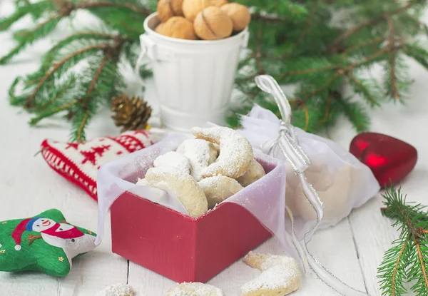 Christmas Cookies walnut halve manen op een witte achtergrond Stockfoto