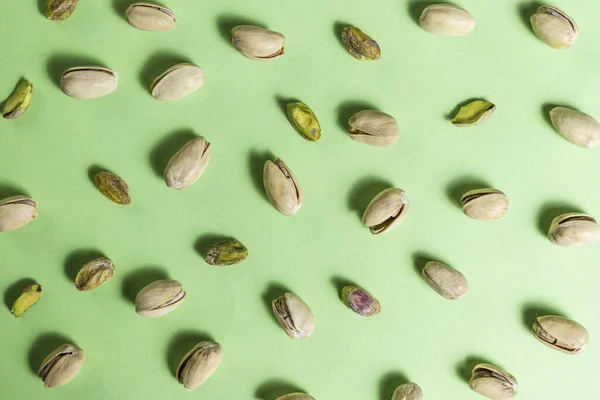 Vista Aérea Algunos Pistachos Sobre Fondo Verde Tuercas Pistachos Con Imágenes De Stock Sin Royalties Gratis