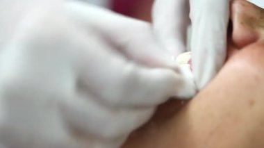 Coronavirus salgını önleme sabunla ellerini yıka sıcak suyla parmaklarını sık sık ovala ya da el dezenfektanı jeli kullan. Coronavirüs enfeksiyonunu önlemek için el yıkama. Doktor reçetesi. Coronavirus salgını önleme sabunla ellerini yıka