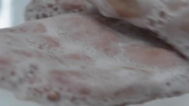 Coronavirus salgını önleme sabunla ellerini yıka sıcak suyla parmaklarını sık sık ovala ya da el dezenfektanı jeli kullan. Coronavirüs enfeksiyonunu önlemek için el yıkama. Doktor reçetesi. Coronavirus salgını önleme sabunla ellerini yıka