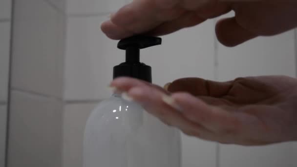 Zapobieganie Pandemii Koronawirusów Myć Ręce Ciepłą Wodą Myjącą Palce Myjąc — Wideo stockowe